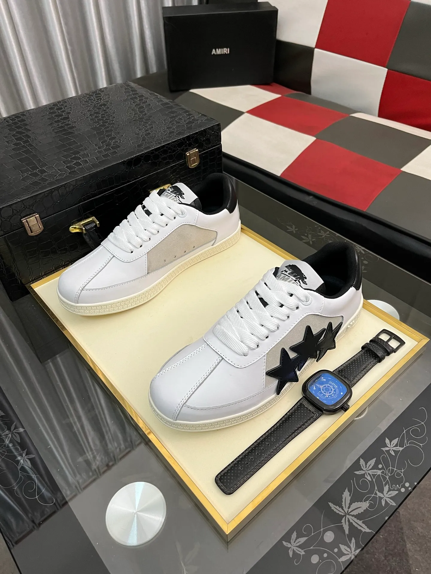 Men's shoes 💰420⌚️⌚️《AMIR*》New men's low-top casual sports sneakers bone shoes, another pair of irresistible bone shoes. Bone shoes are one of AMIRI's most popular items. They use first-layer cowhide uppers. The side bones are made of two cowhide laminations. They have a three-dimensional feel. The leather incisions are all oil-edged. Contrasting color design. Simple style. Fashionable sports. Customized metal LOGO nameplate to embellish shoelaces. Exclusive control of top version. Supports comparison. Breathable mesh lining Original rubber outsole A must-have item for daily leisure Suitable for various occasions Check it out if you pursue high quality Super cool uppers Size: 38-446️⃣ Colors available